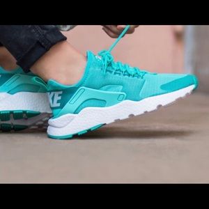 Light blue Nike ultra hurrache